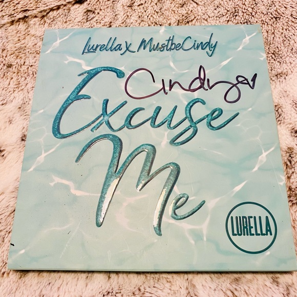 Lurella Must Be Cindy Eyeshadow Pallette.Signed by Cindy. New - Picture 2 of 2